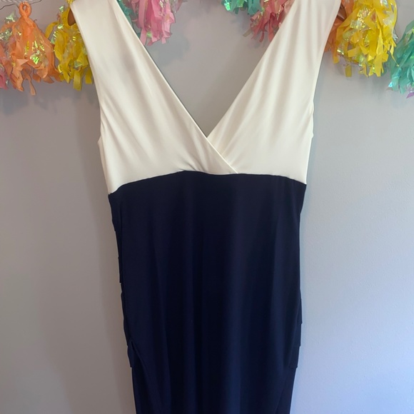 V-neck white and navy dress with flower detail - Picture 6 of 6